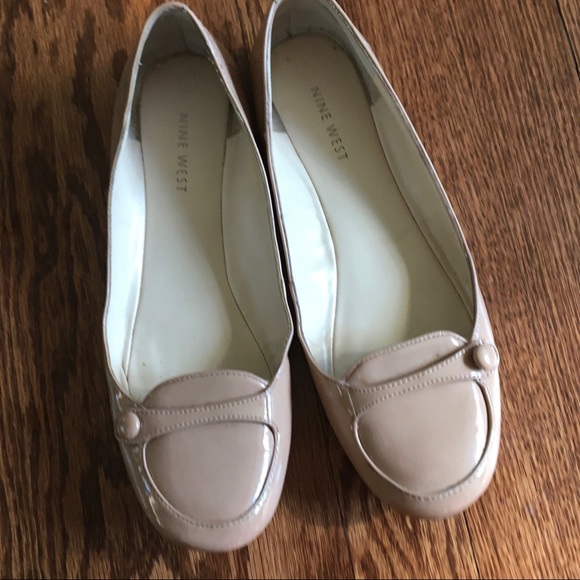 NINE WEST Tan Glossy Flats Size 8 - Picture 2 of 7